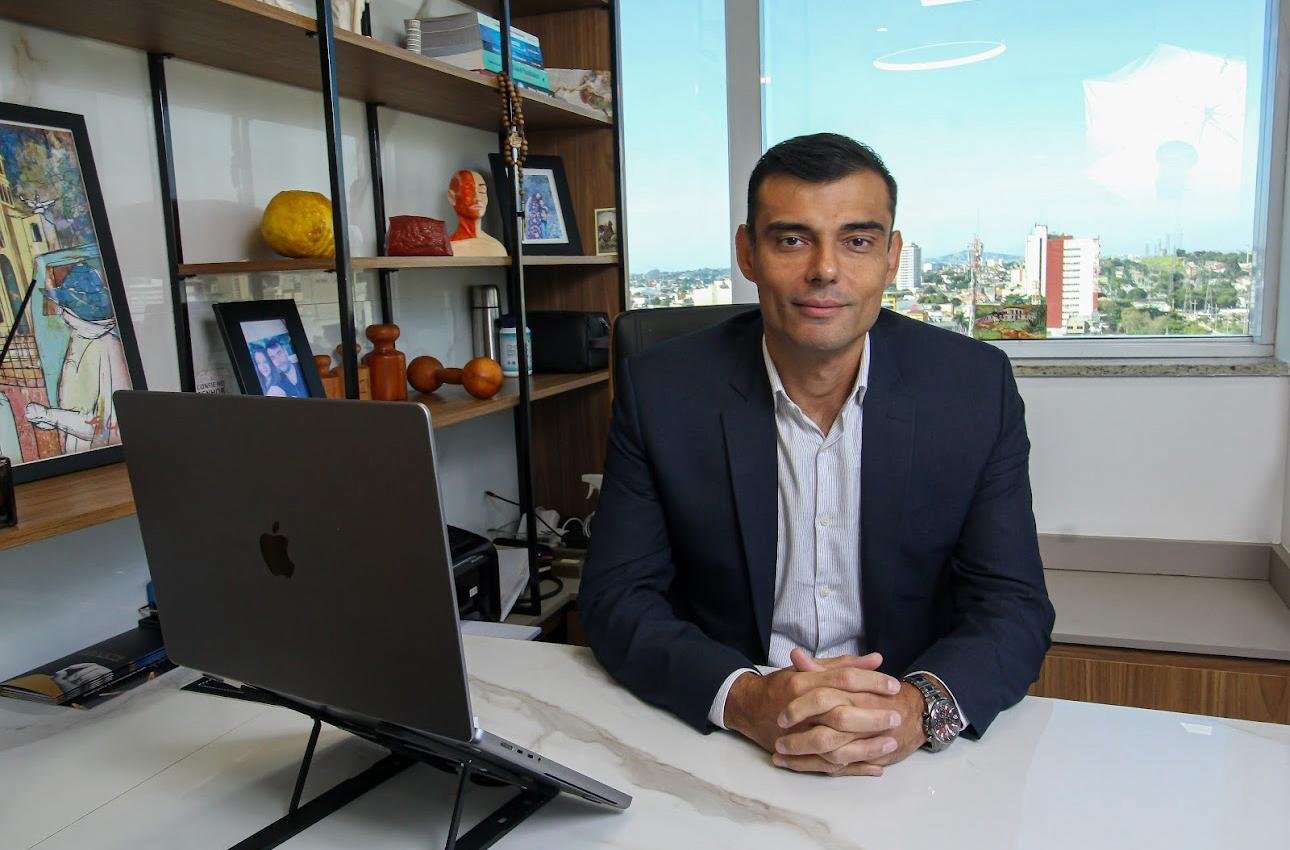 Dr. Rubem Regoto em consulta